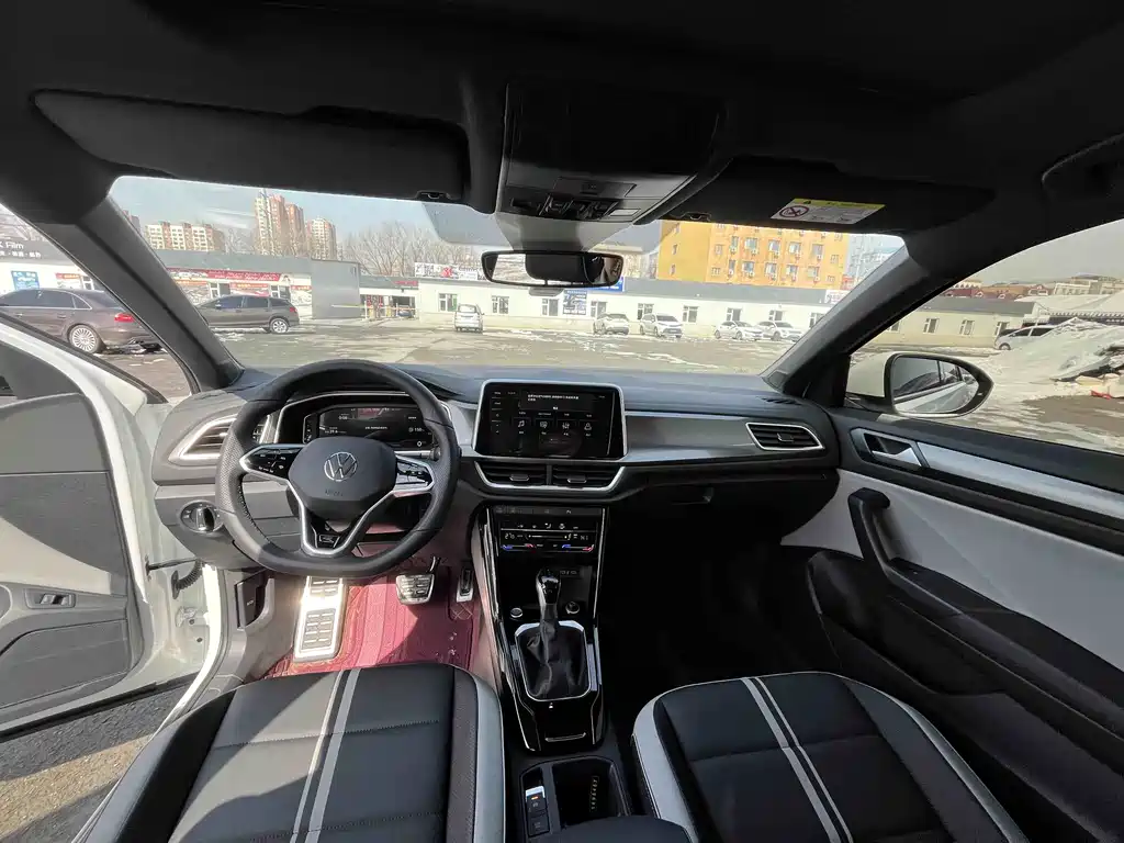 Volkswagen T-Roc 2024 300TSI DSG