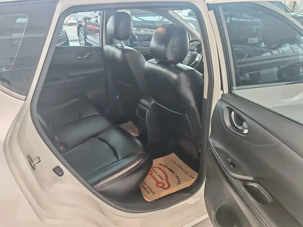 Nissan Tiida — миниатюра 17