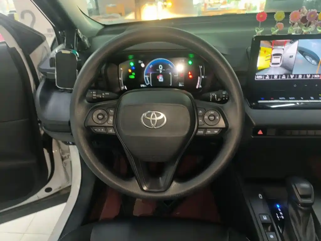Toyota Corolla Cross — миниатюра 11