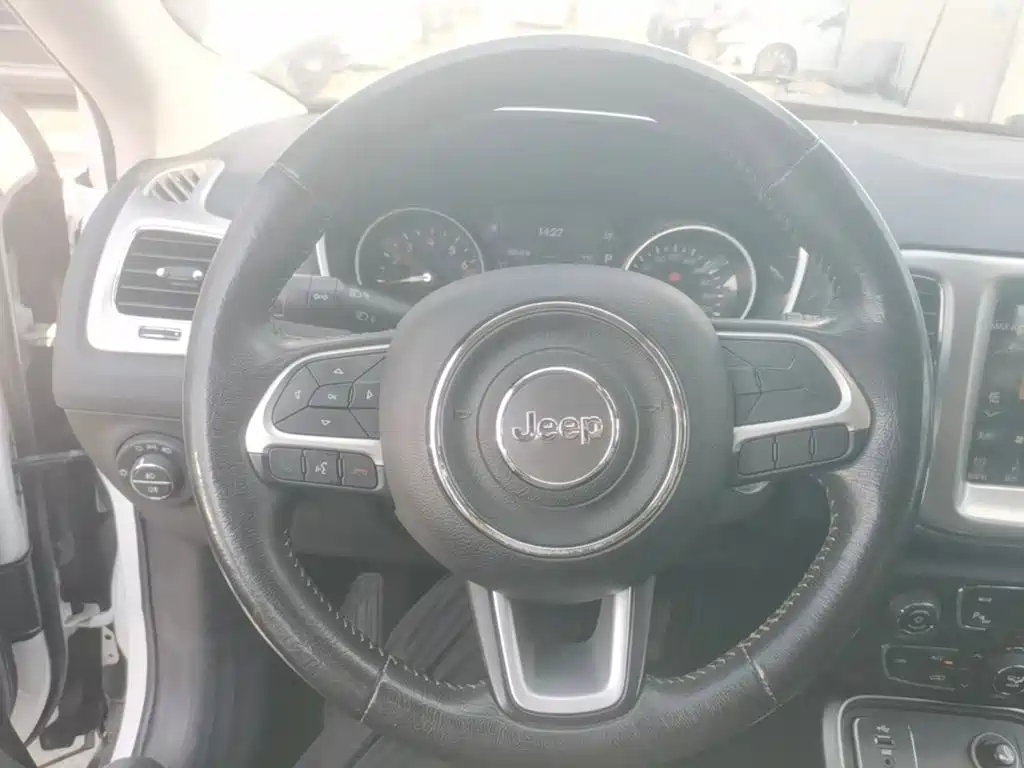 Jeep Compass — миниатюра 11