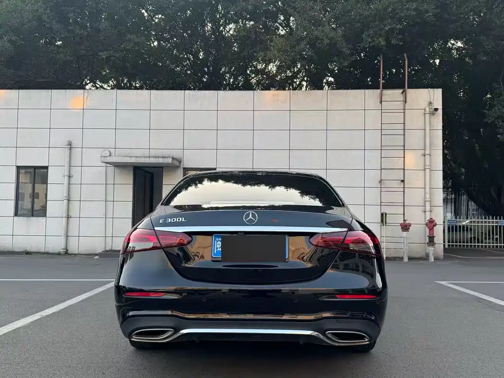 MERCEDES-BENZ E CLASS