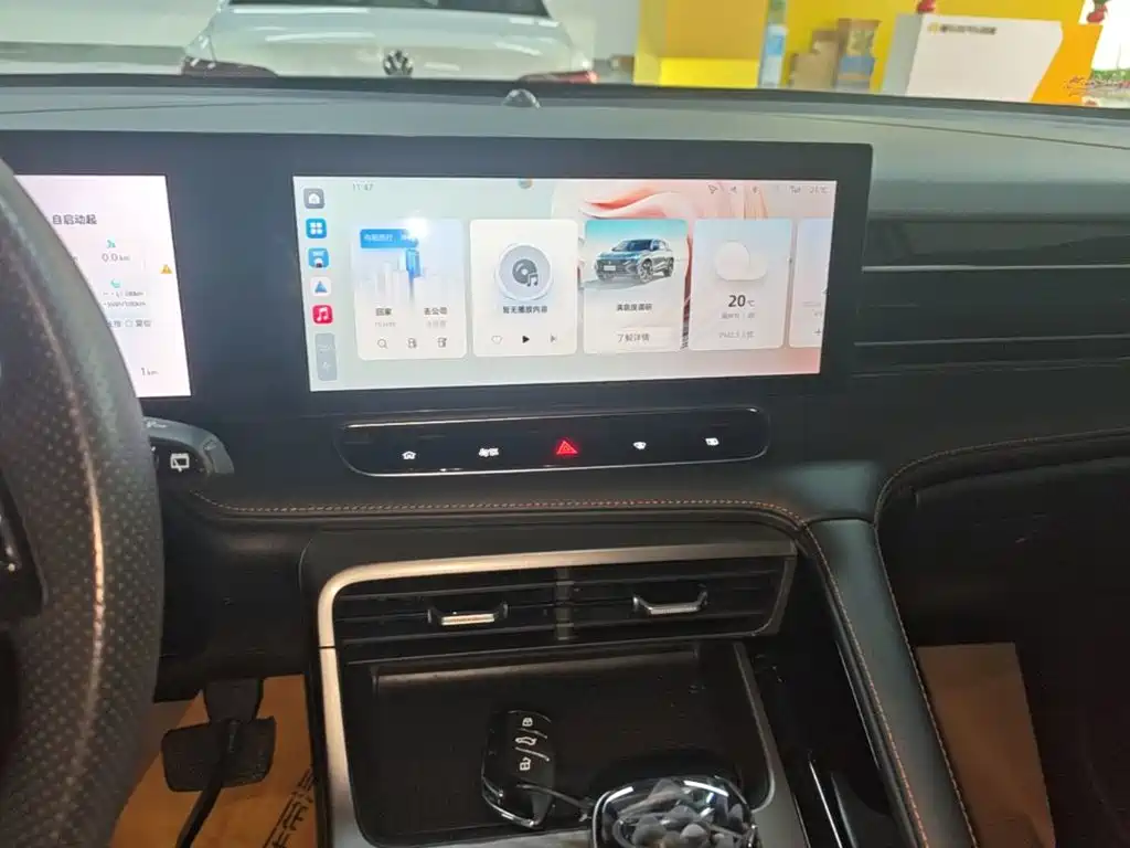 Roewe RX5 New Energy — миниатюра 13
