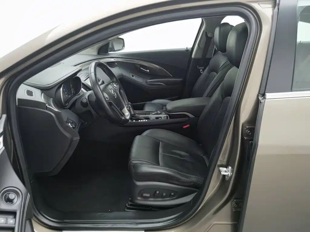Buick LaCrosse — миниатюра 10