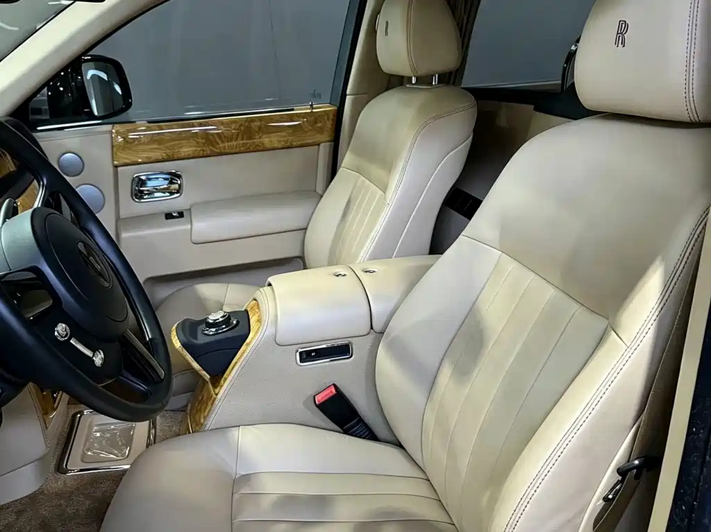 Rolls-Royce Phantom — миниатюра 7