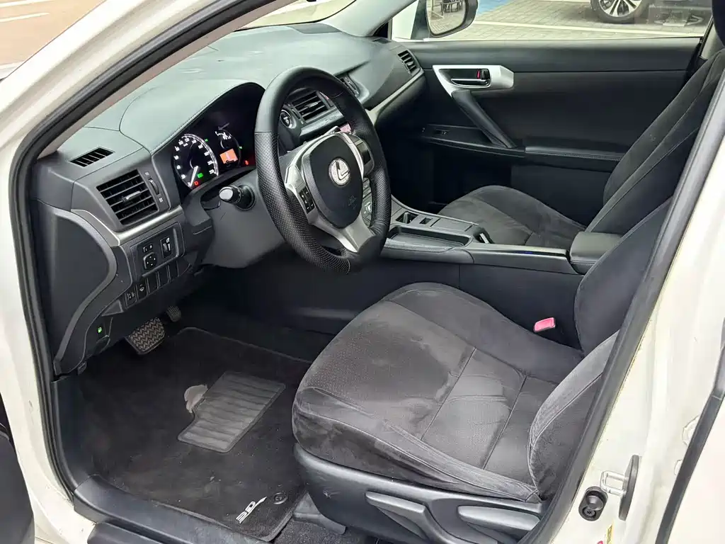 Lexus CT — миниатюра 3