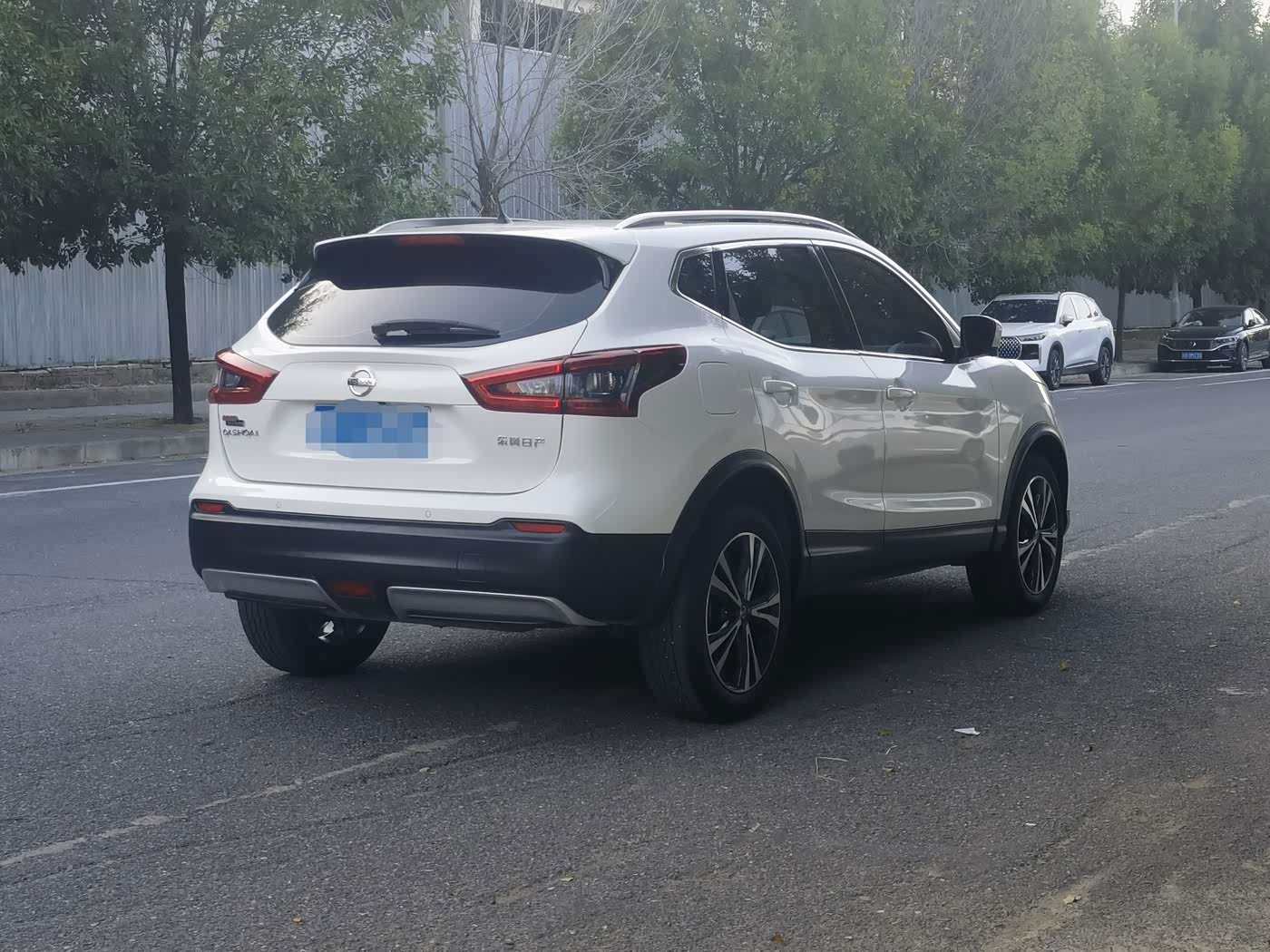 Nissan Qashqai 2.0 л 2022 г. Белый, пробег 25000 км