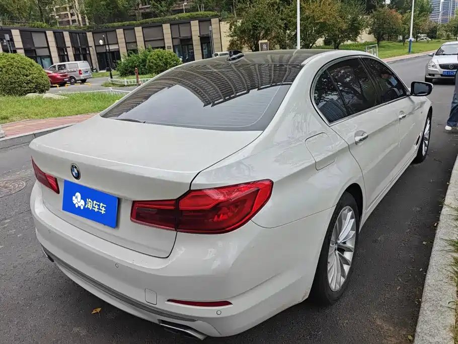 BMW 5 Series — миниатюра 3