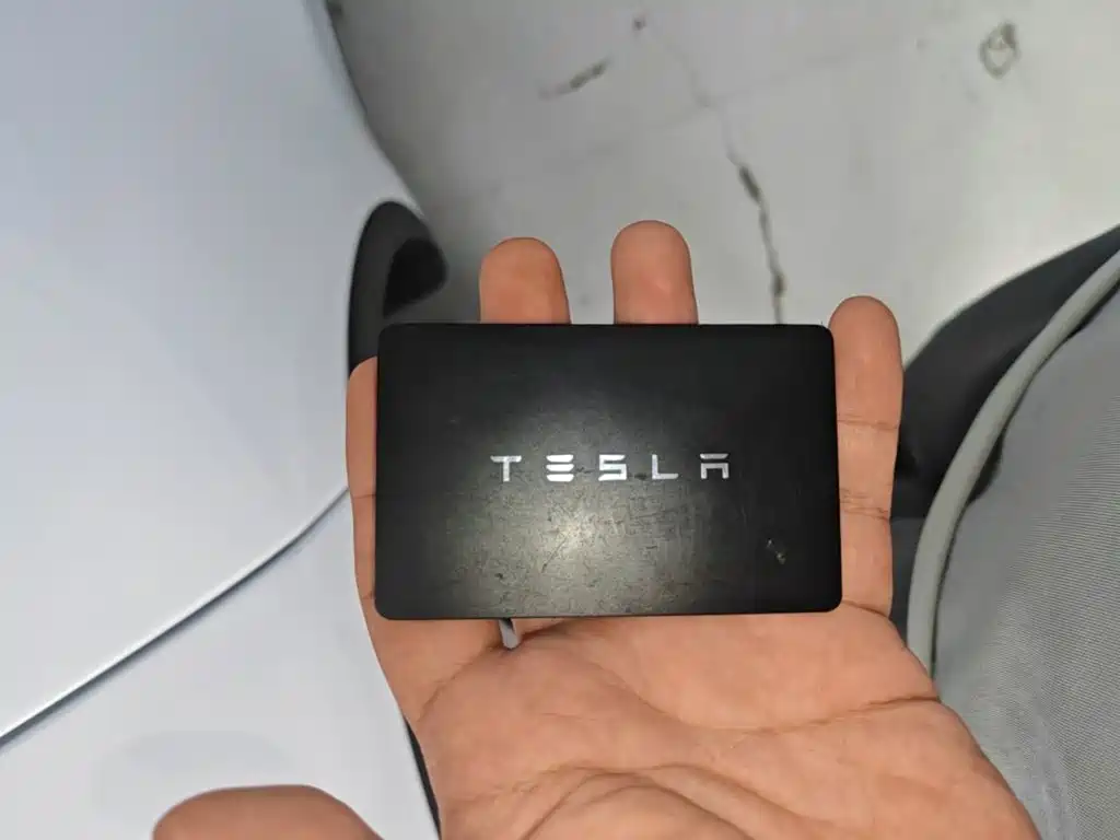 Tesla Model Y — миниатюра 9
