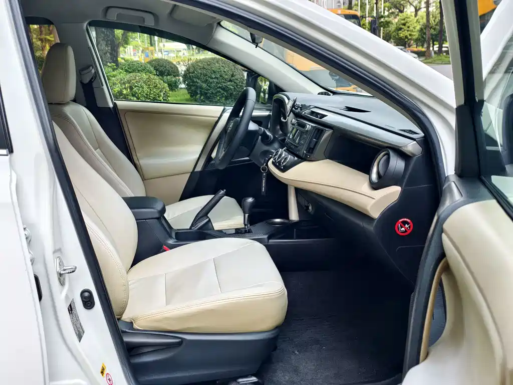 Toyota RAV4 — миниатюра 11