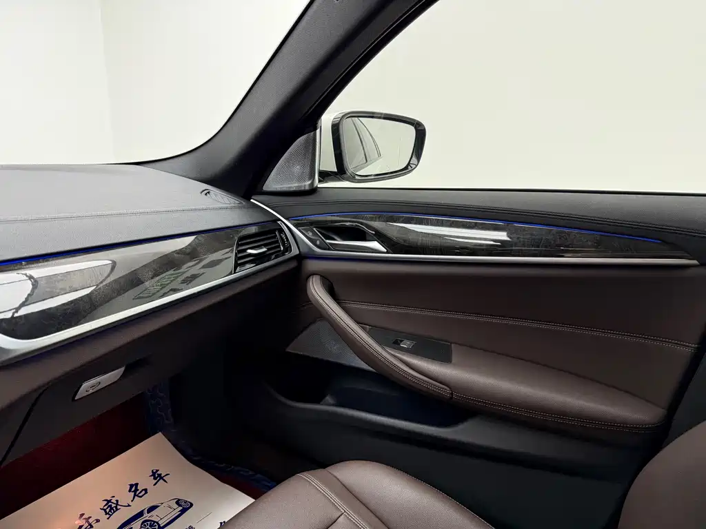 BMW 5 Series — миниатюра 12