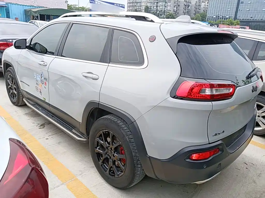 Jeep Cherokee — миниатюра 5