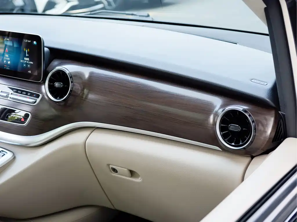 Mercedes-Benz V-Class 2022 — фото 20