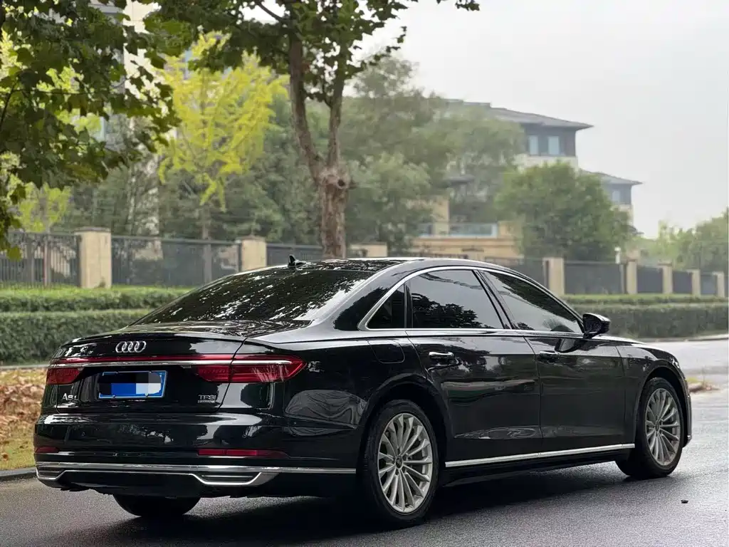 Audi A8 — миниатюра 6