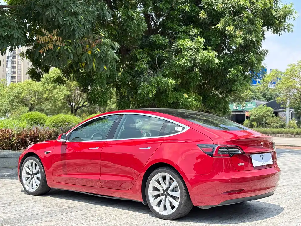 Tesla Model 3 — миниатюра 7
