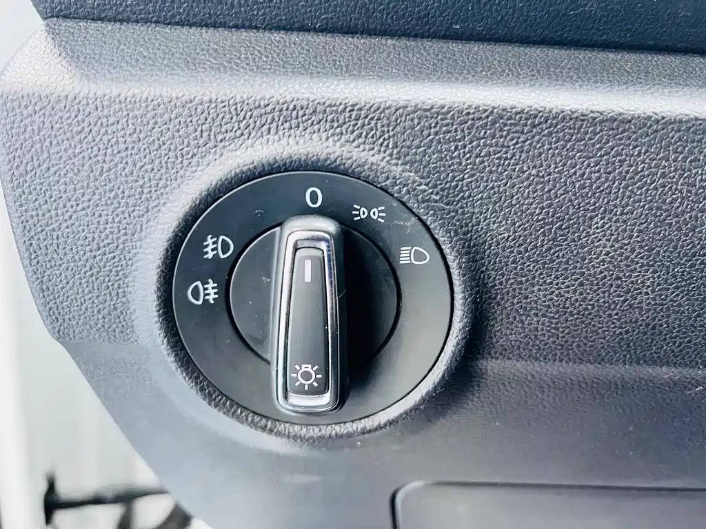 VOLKSWAGEN T ROC EXPLORING SONGS