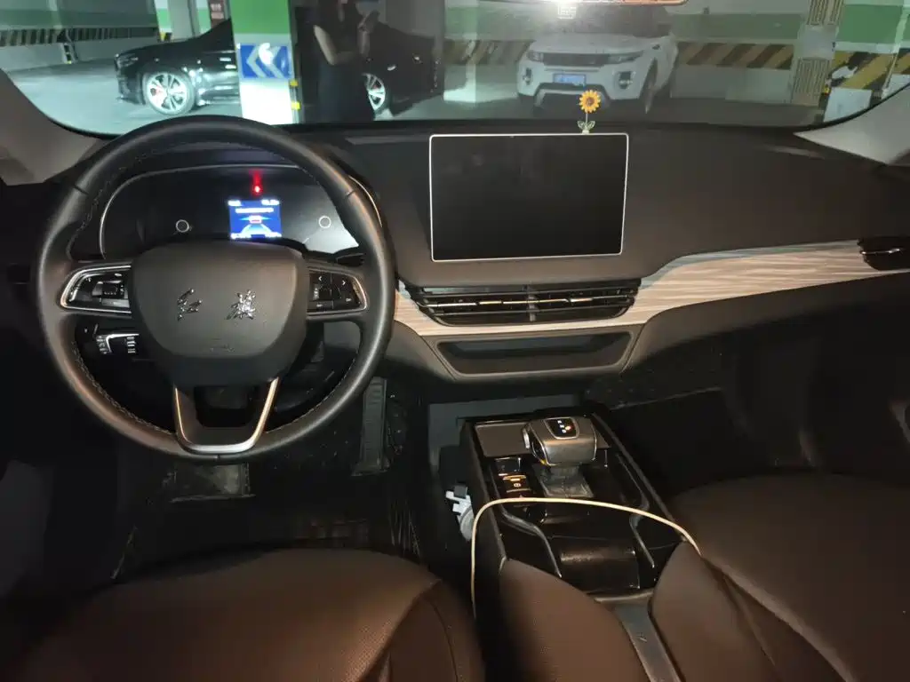 Hongqi Hongqi E-QM5 — миниатюра 10