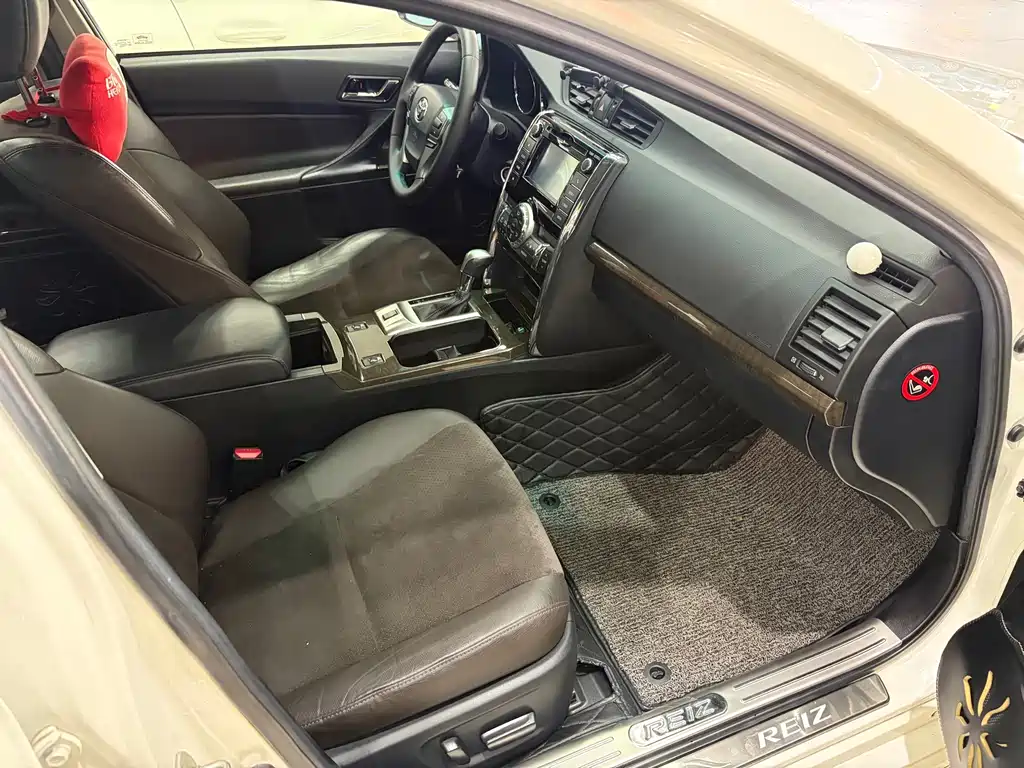 Toyota Reiz — миниатюра 4