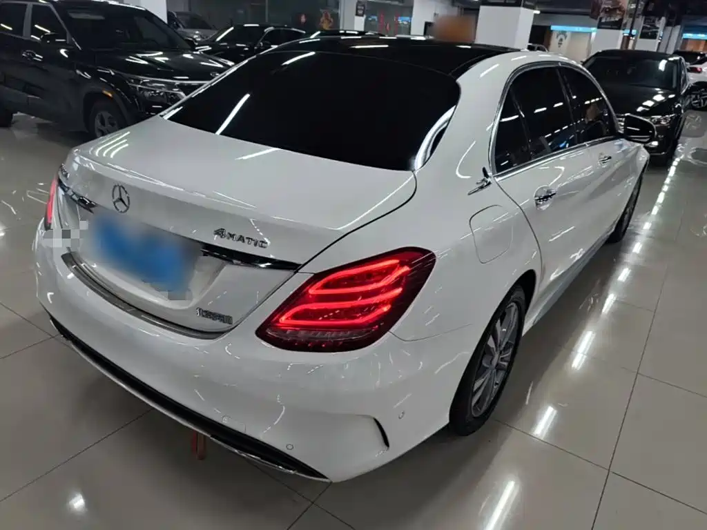 Mercedes-Benz C-Class — миниатюра 7