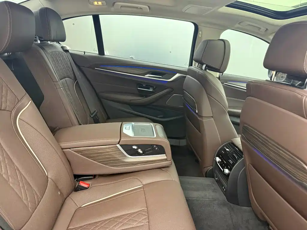 BMW 5 Series — миниатюра 16