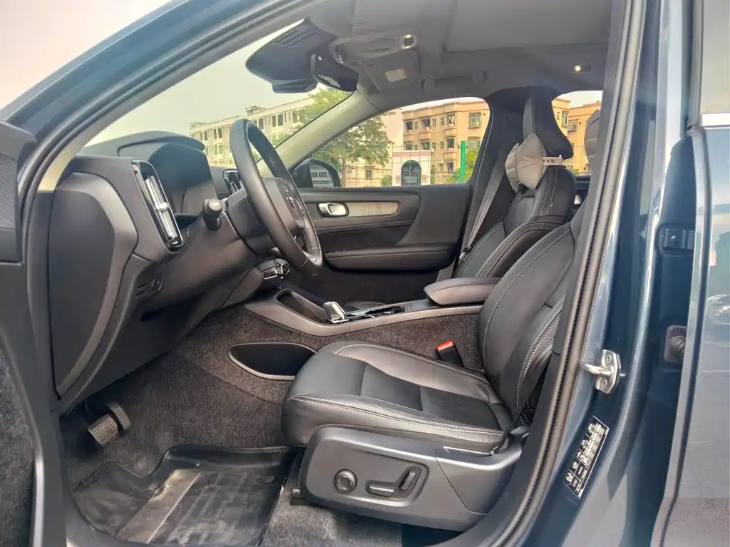 Volvo XC40 — миниатюра 11