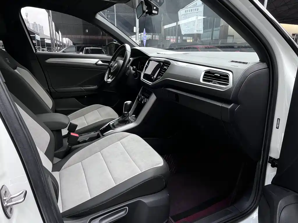 Volkswagen T-Roc — миниатюра 10