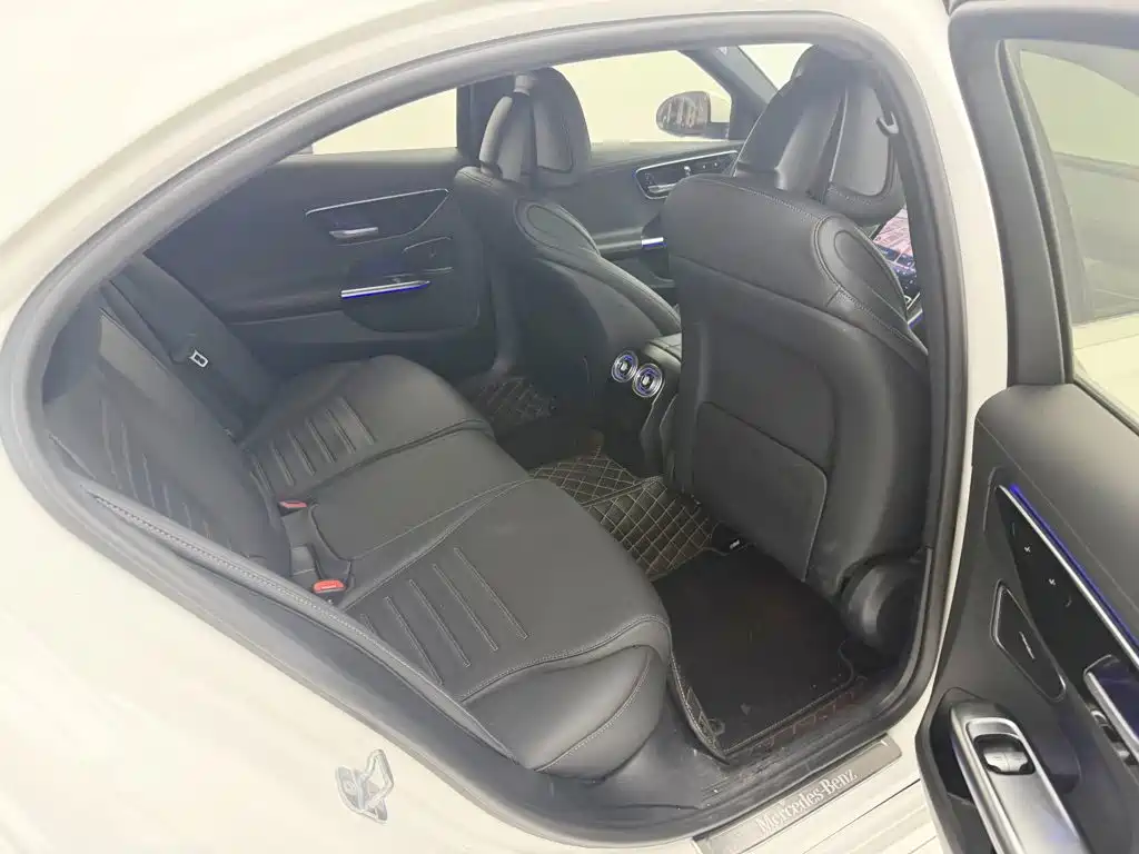 Mercedes-Benz C-Class — миниатюра 6