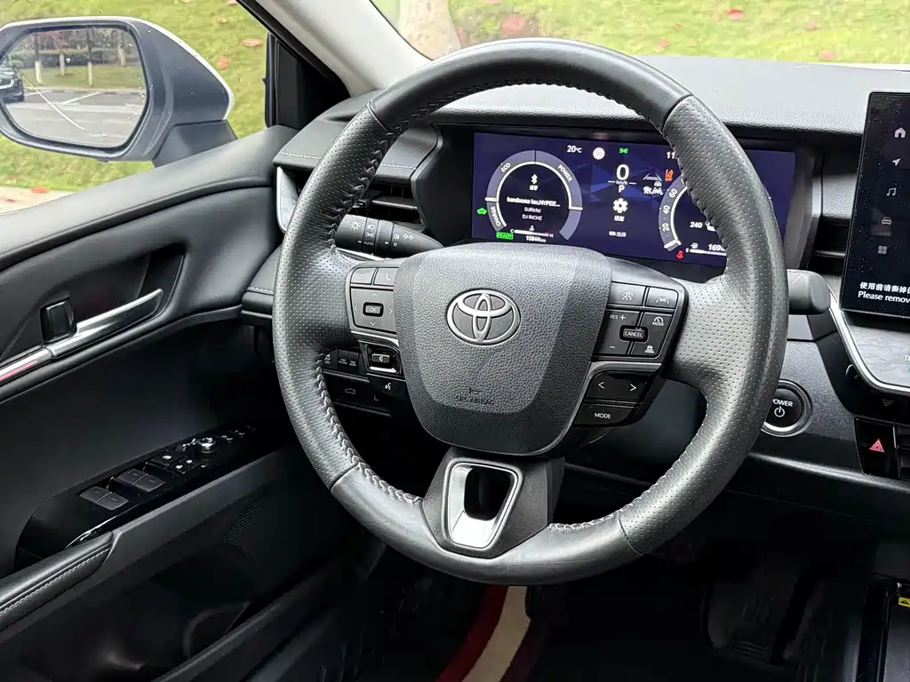Toyota Camry — миниатюра 7