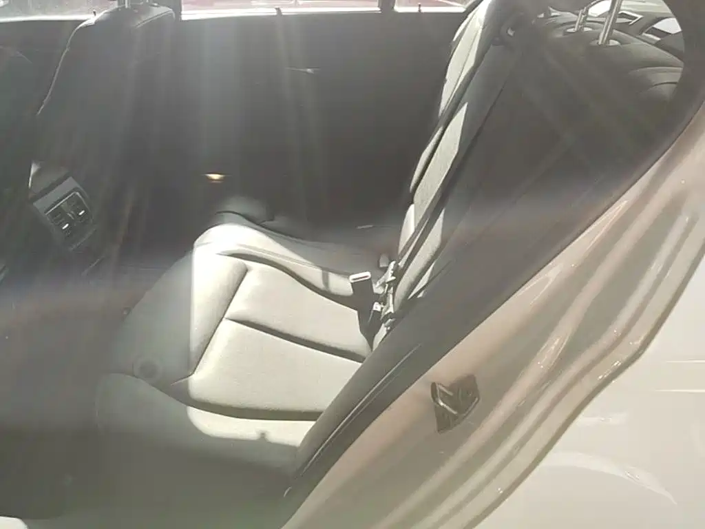 BMW 3 Series — миниатюра 17