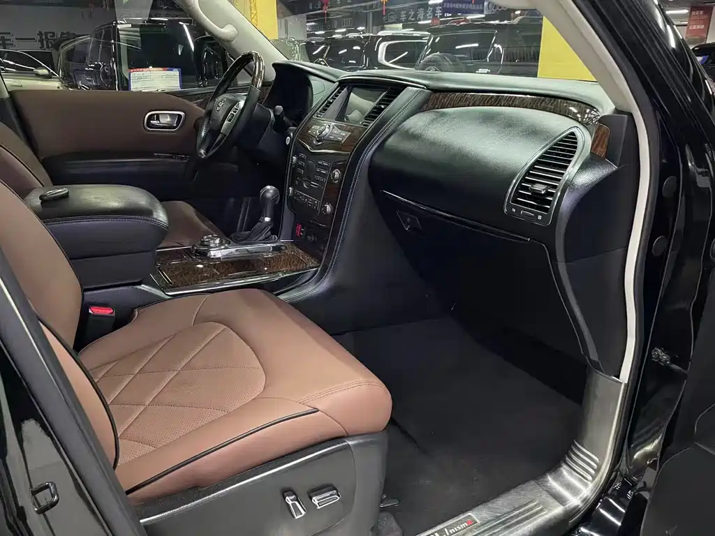 Nissan Patrol — миниатюра 10