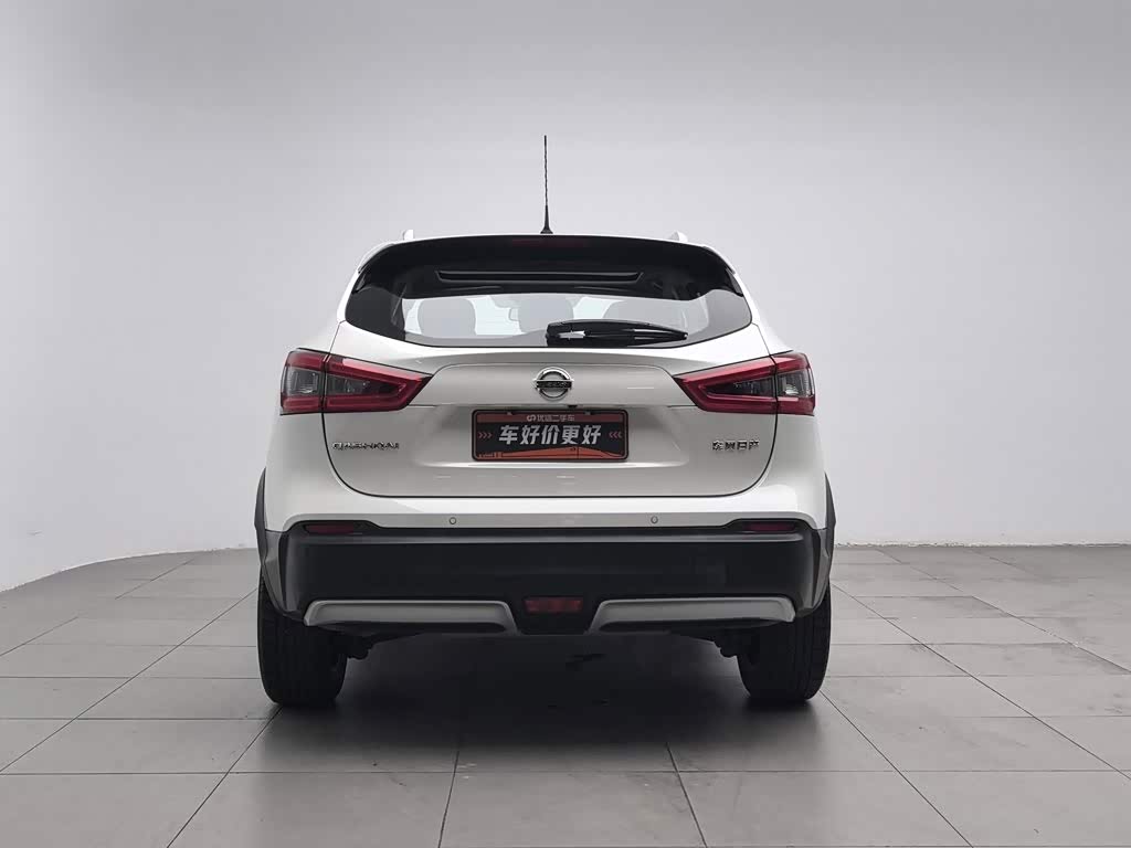 Nissan Qashqai 2.0 л 2021 г. Белый, пробег 46700 км