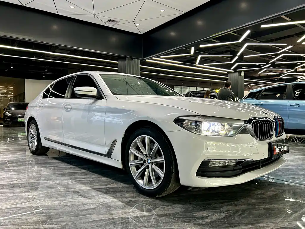 BMW 5 Series — миниатюра 3