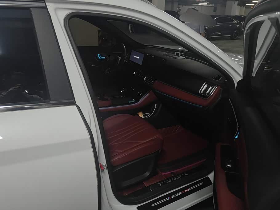 Jetour Jetour X70 PLUS 1.5 л 2024 г. Белый, пробег 14700 км