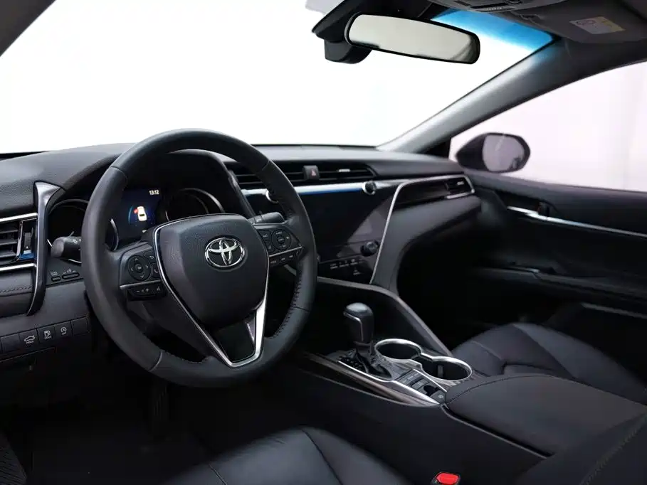 Toyota Camry — миниатюра 7