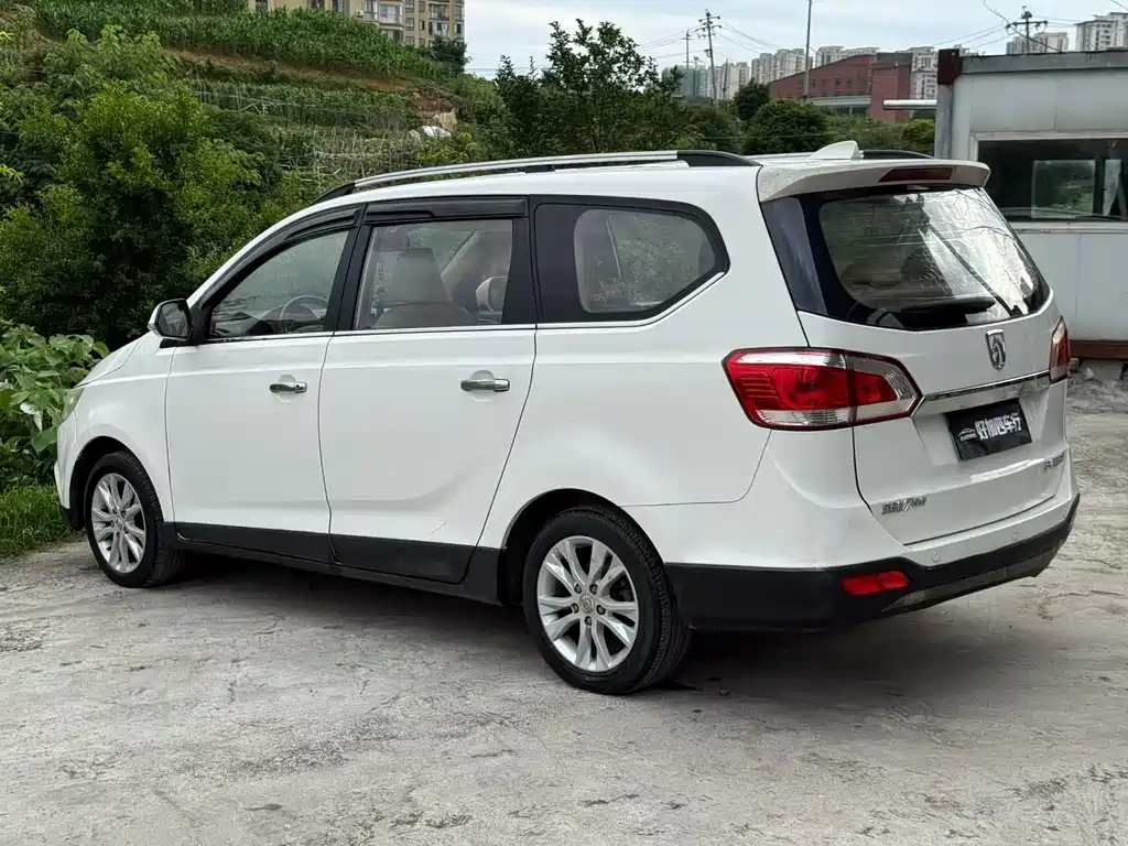 Baojun 730 2014 1.5L MT Luxury ESP 7 мест