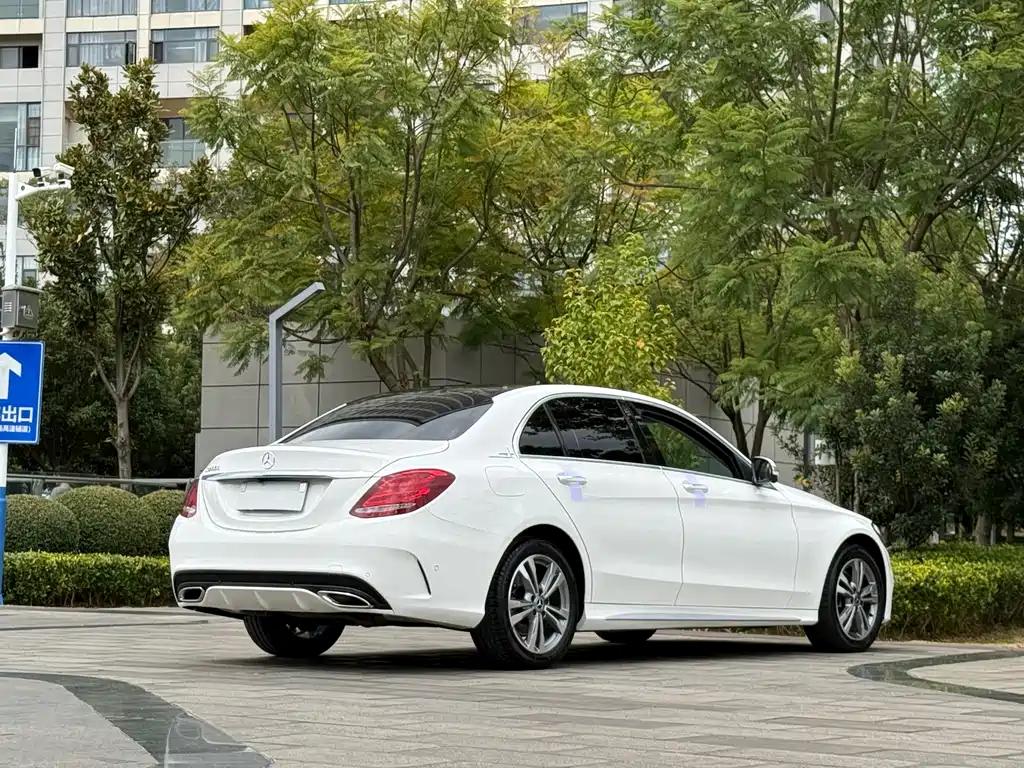 Mercedes-Benz C-Class — миниатюра 7