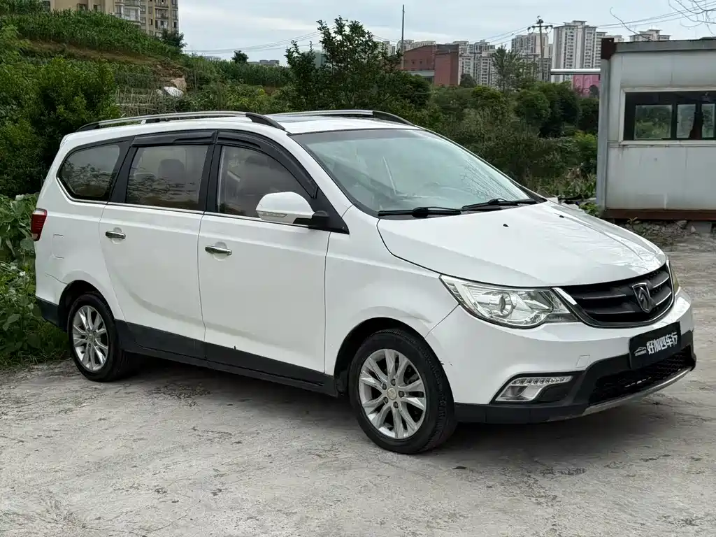 Baojun 730 2014 1.5L MT Luxury ESP 7 мест