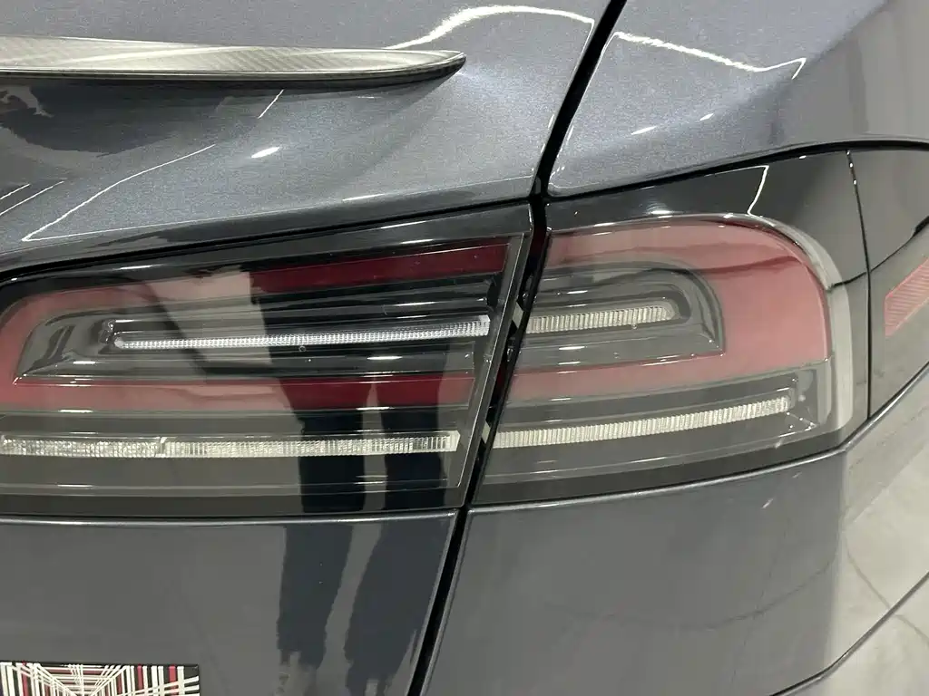 Tesla Model S — миниатюра 8
