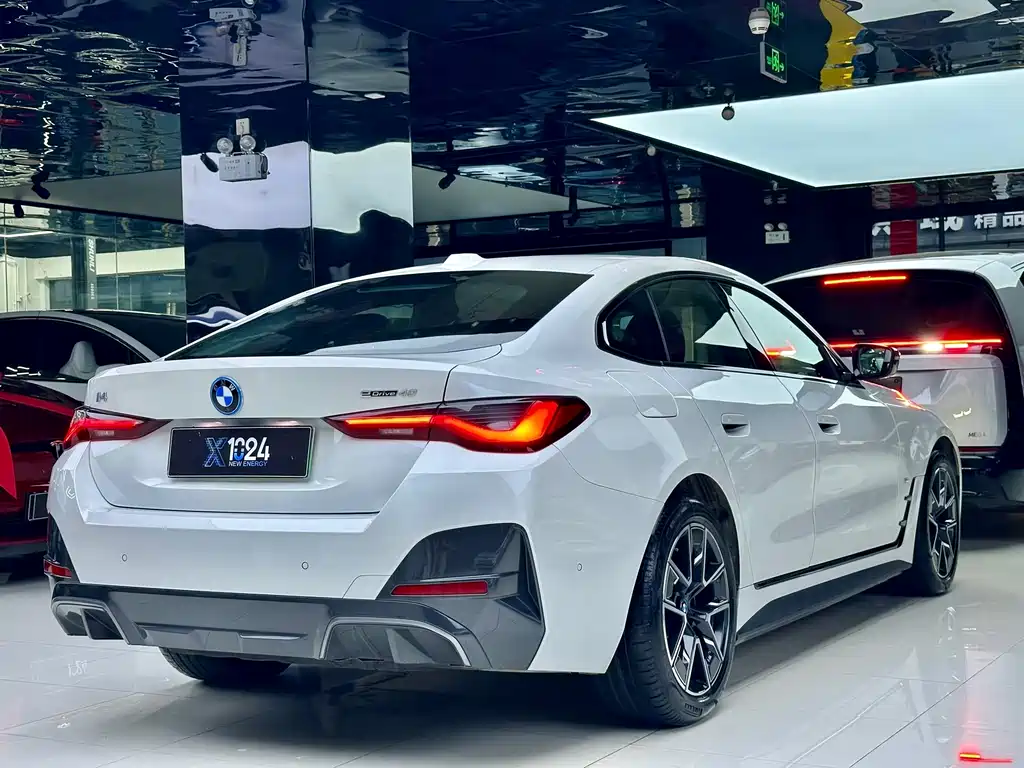 BMW i4 — миниатюра 5