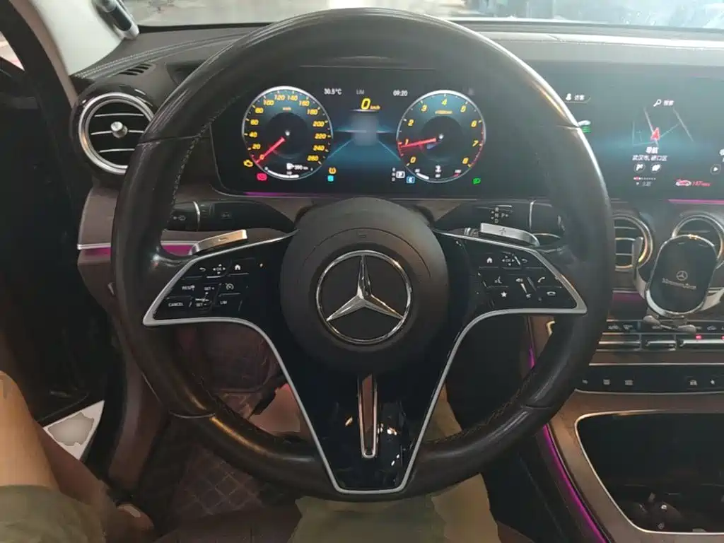Mercedes-Benz E-Class — миниатюра 11
