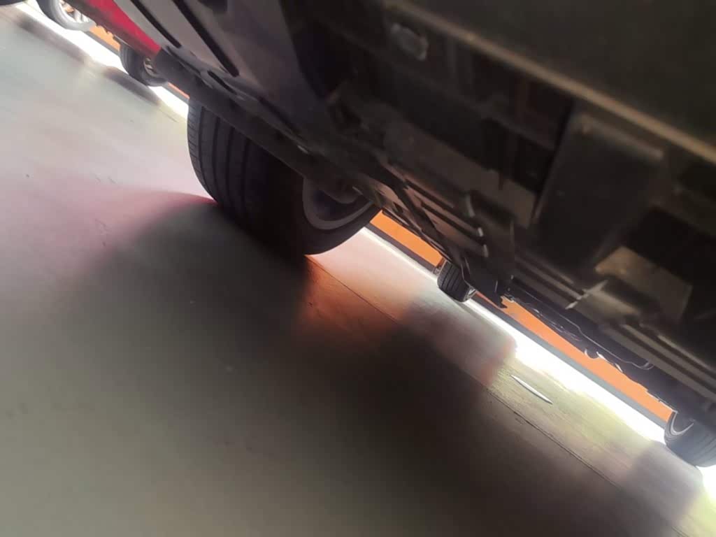 Geely Emgrand 1.5 л 2025 г. Серебристо-серый, пробег 9600 км