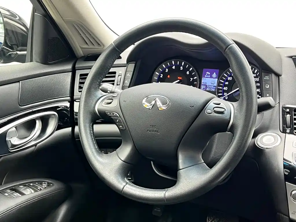 Infiniti Q70 — миниатюра 18