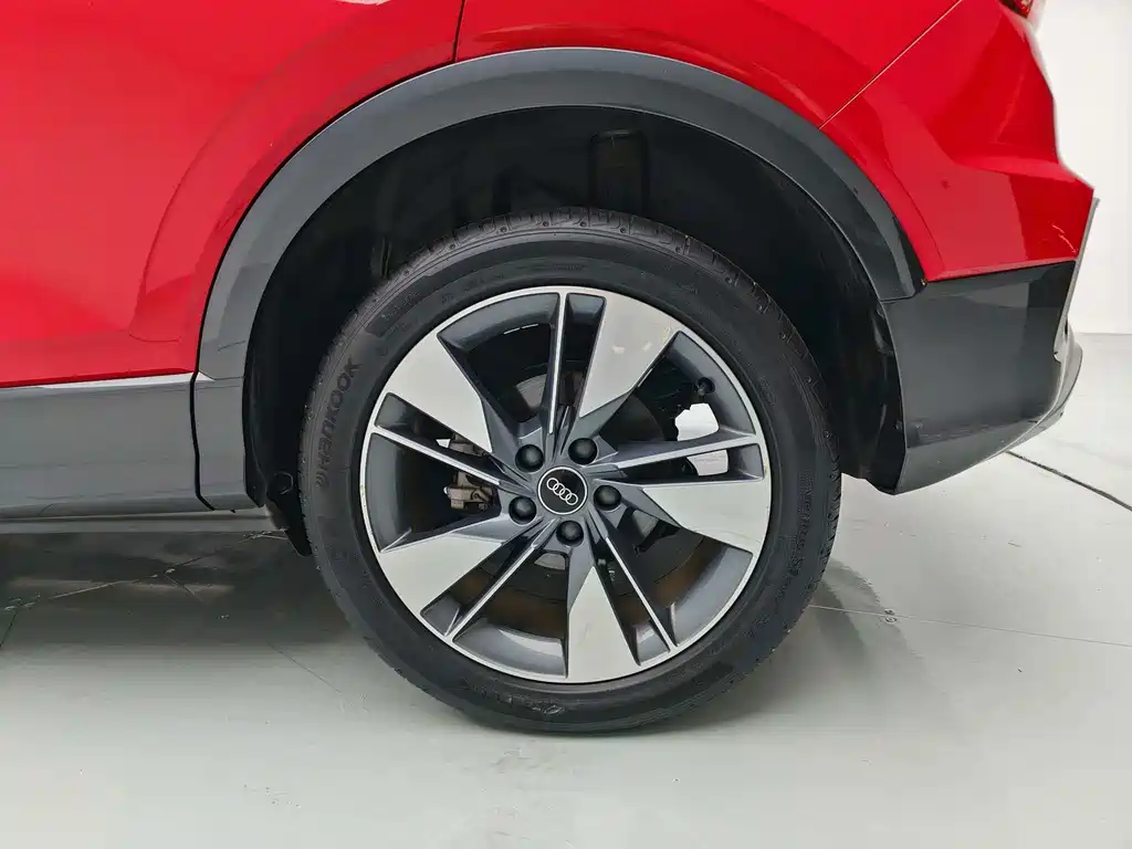 Audi Q2L 2022 — фото 14
