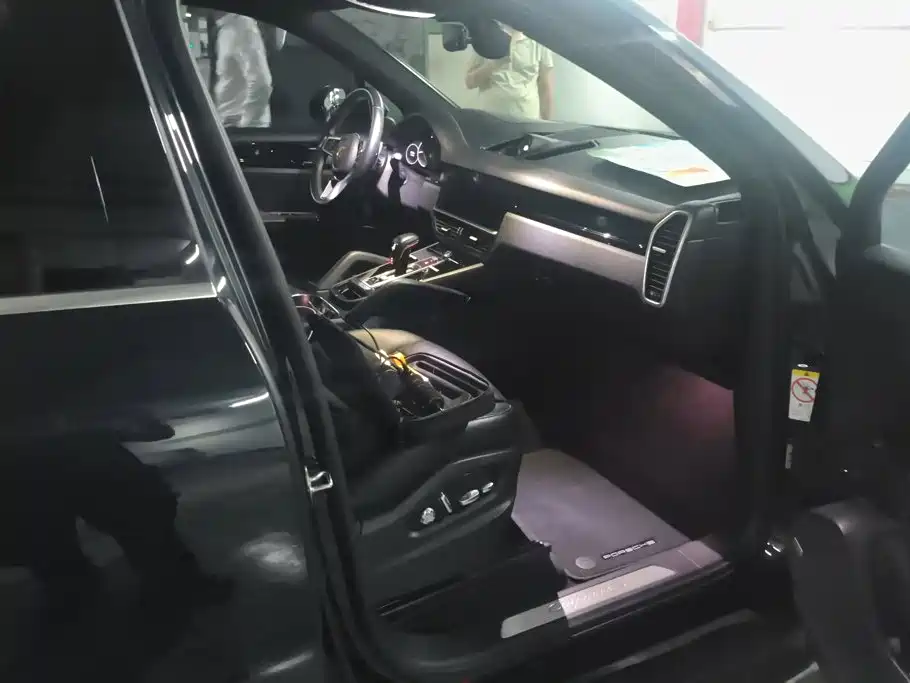 Porsche Cayenne — миниатюра 8