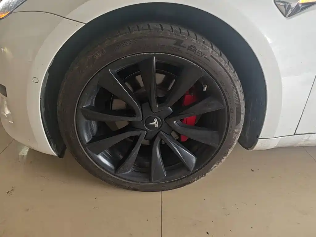 Tesla Model 3 — миниатюра 23