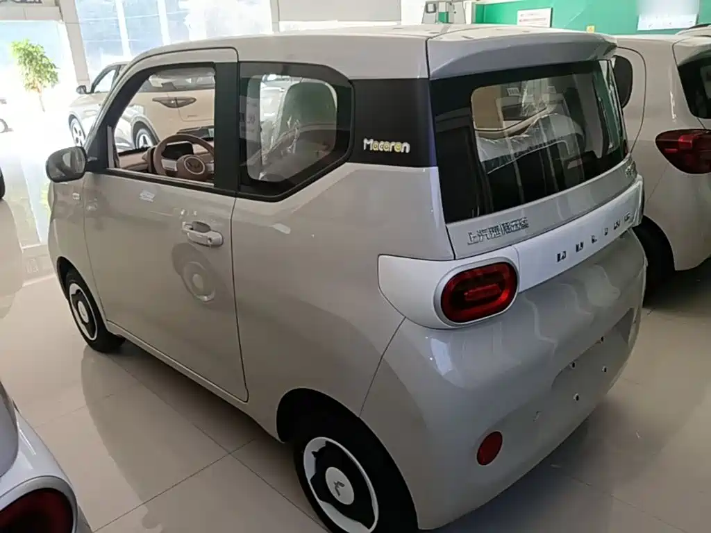 Wuling MINIEV — миниатюра 5