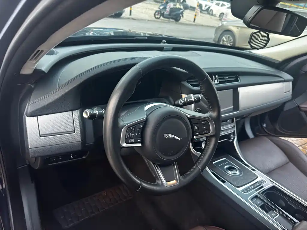 Jaguar XFL — миниатюра 10