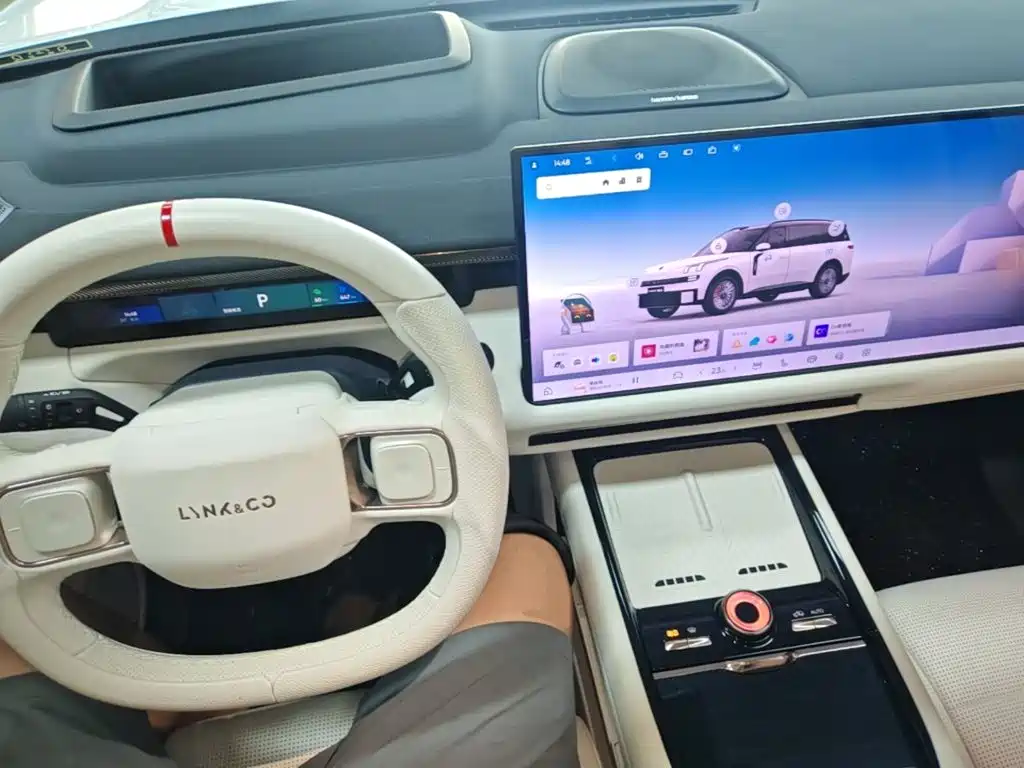 Lynk & Co Рука 900. — миниатюра 10