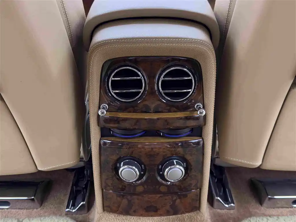 Rolls-Royce Phantom — миниатюра 15