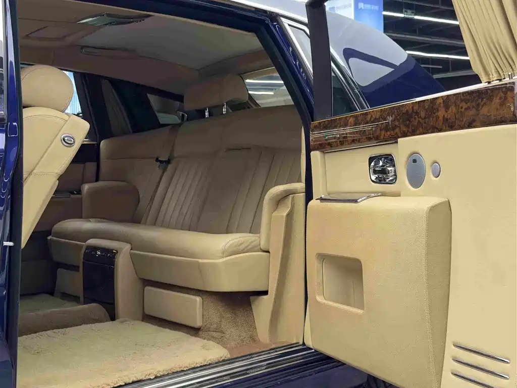 Rolls-Royce Phantom — миниатюра 10
