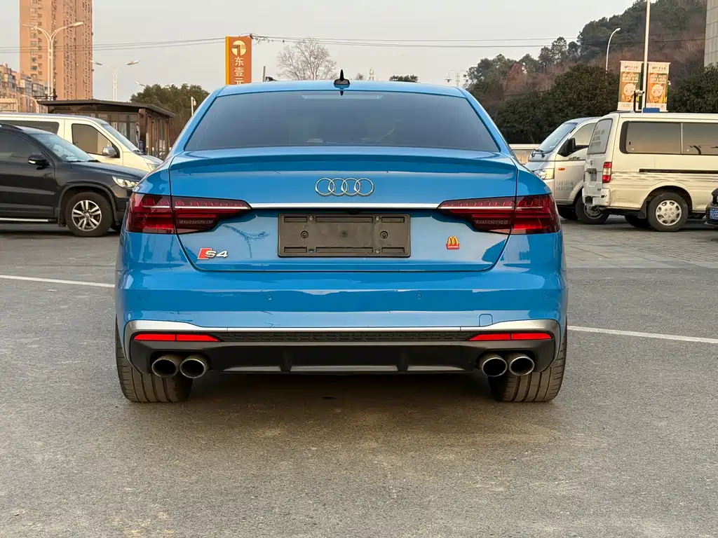 AUDI S4